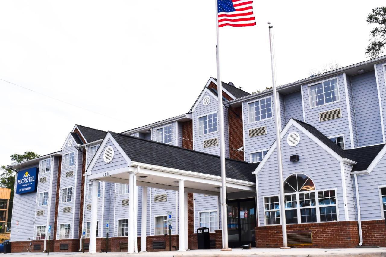 Travelers Inn And Suites Raleigh Exterior photo